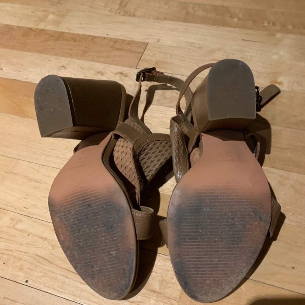 Heels - Picture 3 of 4